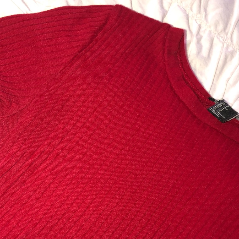 ✨BASIC RED TOP✨ - Picture 2 of 2
